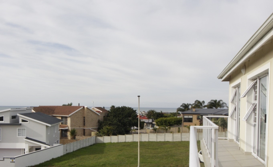 3 Bedroom Property for Sale in Wavecrest Eastern Cape